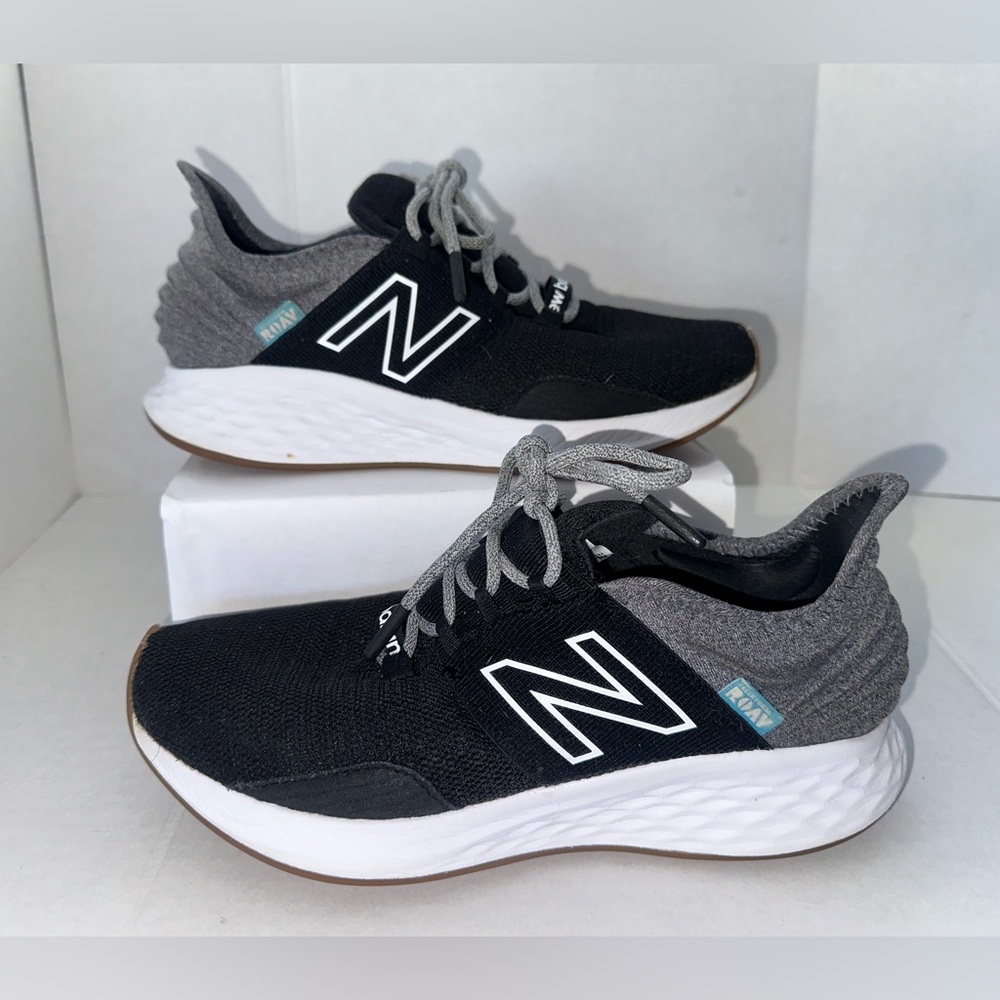 New Balance Kids Black and Gray Sneakers size 7